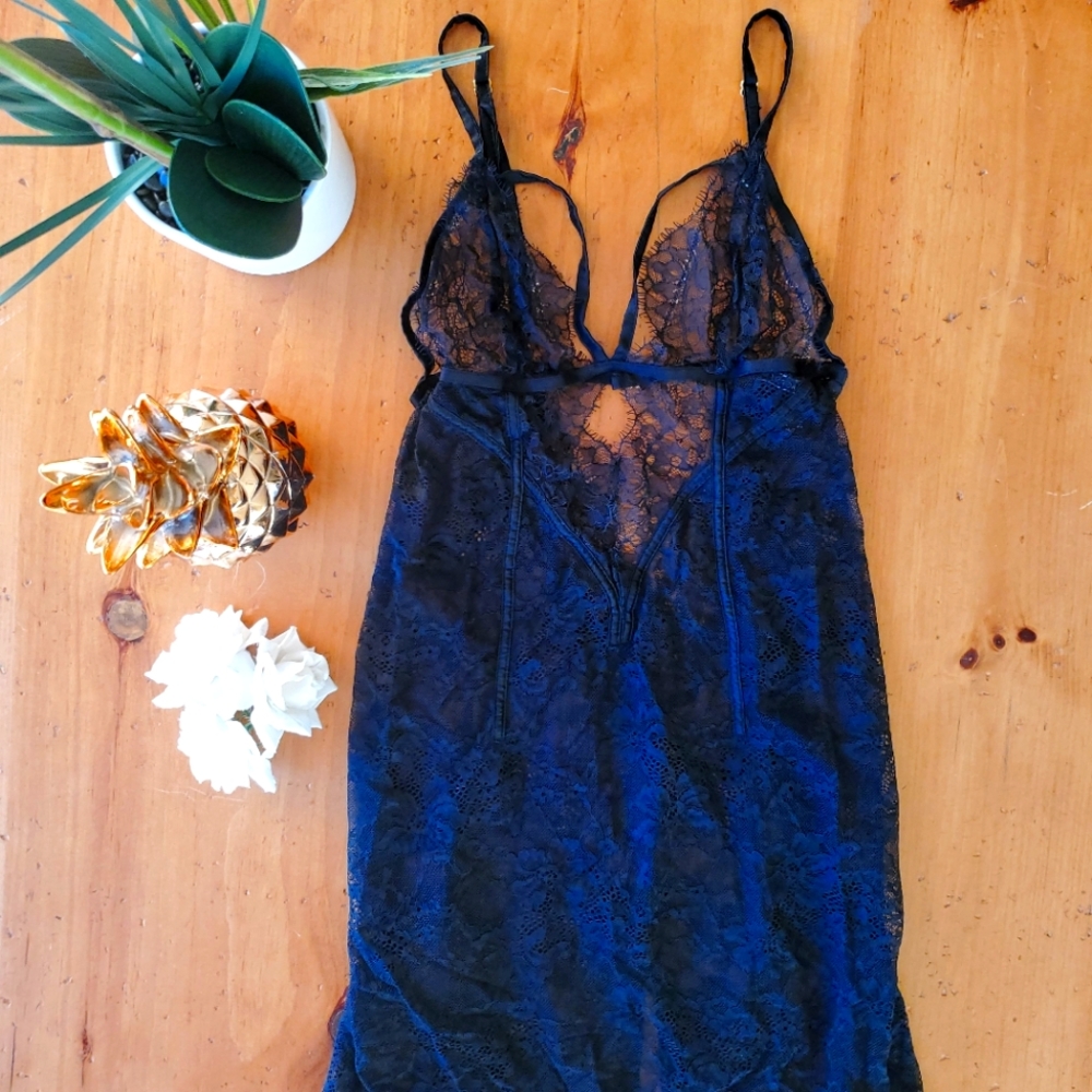 VS sexy strappy teddy black lace small